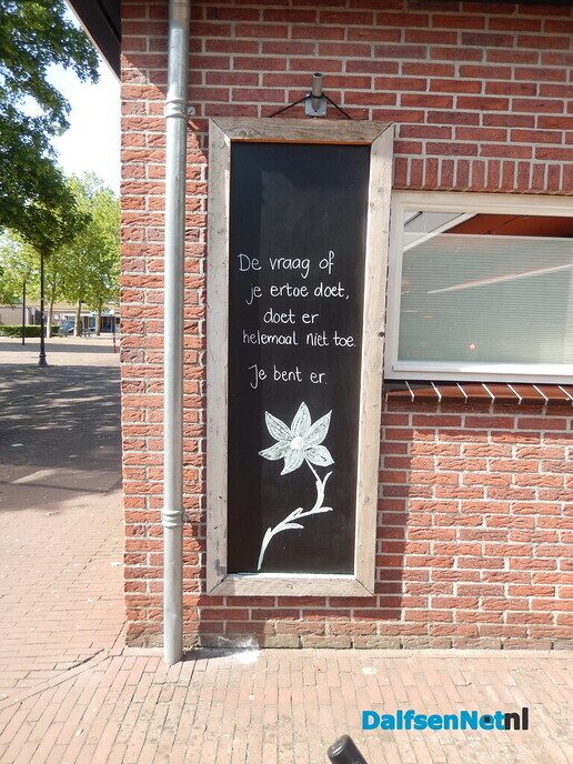 Een nieuwe spreuk langs de straat - Foto: Willy