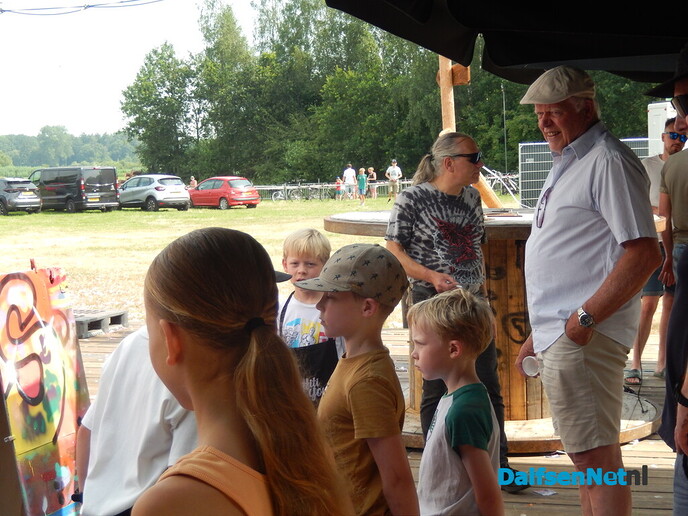 Sproeifeest op zaterdagmorgen: knutselen en brommers kiek’n - Foto: Willy