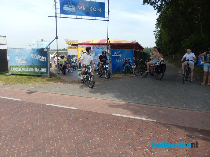 Sproeifeest op zaterdagmorgen: knutselen en brommers kiek’n - Foto: Willy