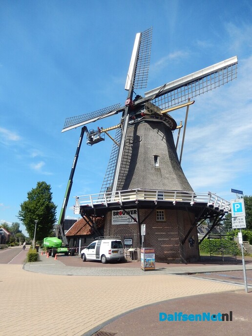 Schilderbeurt voor de Westermolen in Dalfsen