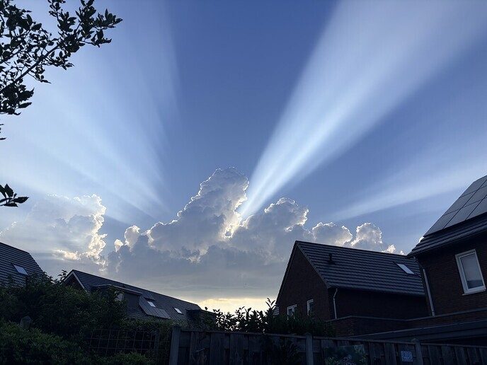 Ondergaande zon - Foto: Ingezonden foto