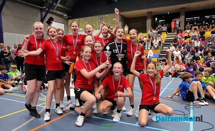 Meiden De Polhaar 3e plaats op NK Schoolhandbal - Foto: Ingezonden foto