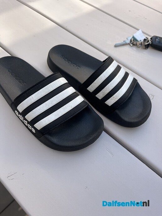 Verkeerde slippers meegenomen?