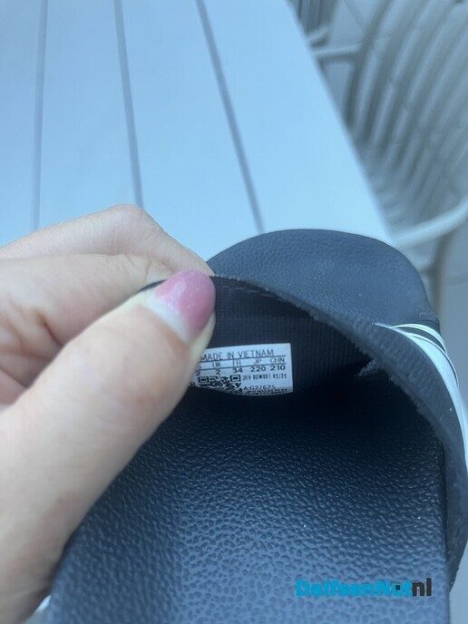 Verkeerde slippers meegenomen? - Foto: Ingezonden foto