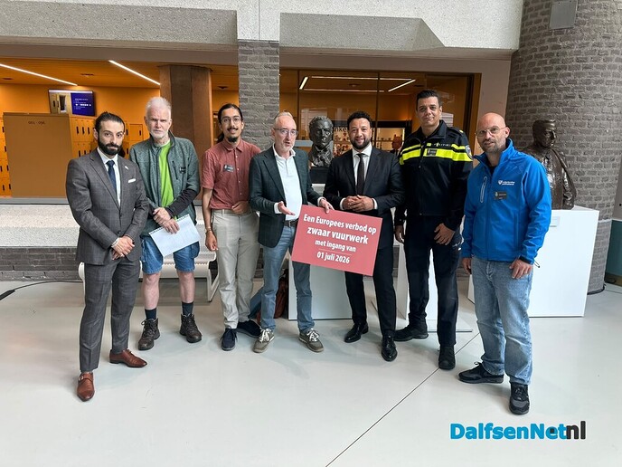 De Nederlandse Politiebond en Gerrit Hartholt petitie aangeboden