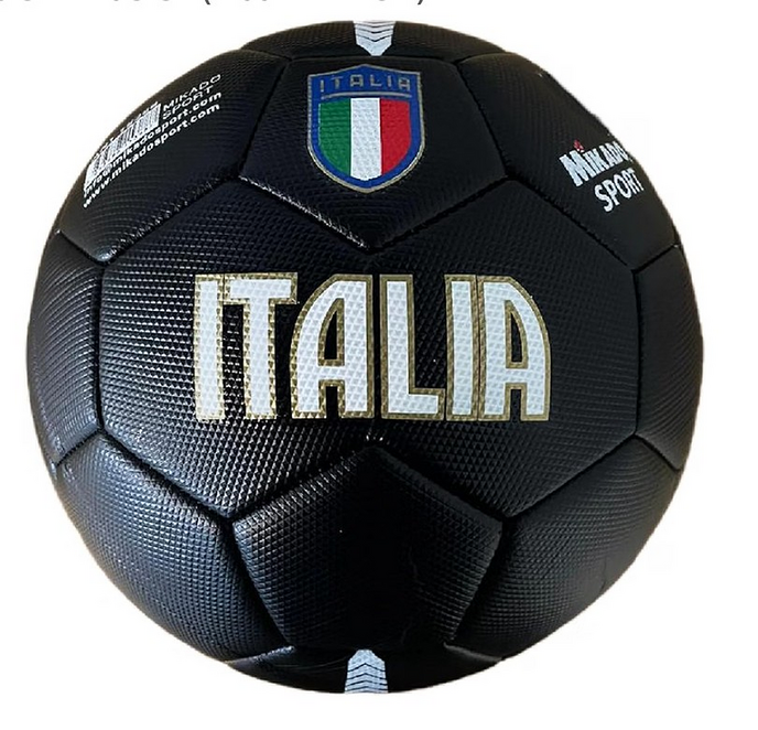 Zwarte Italië voetbal kwijt geraakt buitenzwembad