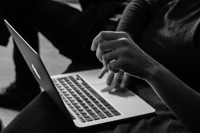 Hoe herken je online oplichting gericht op lokale inwoners (en wat doe je eraan)