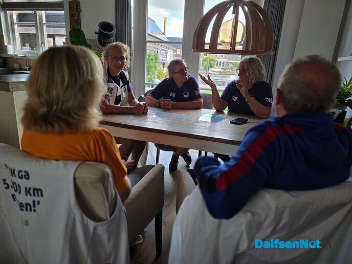 Twee burgemeesters stappen aan boord bij Grannies on Waves - Foto: Ingezonden foto