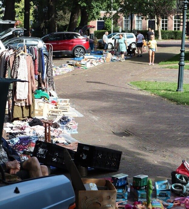 Kleedjesmarkt in Nieuwleusen - Foto: Tygo Bovendorp