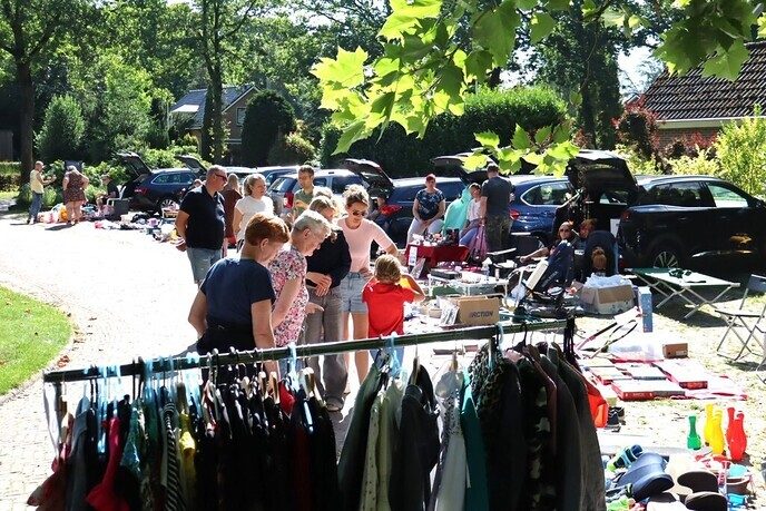 Kleedjesmarkt in Nieuwleusen - Foto: Tygo Bovendorp