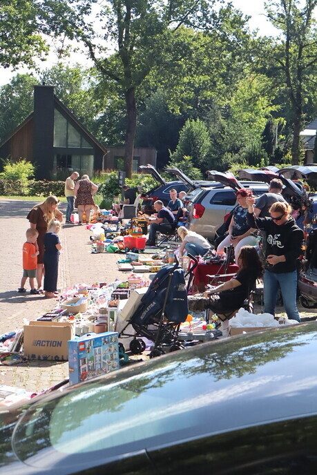 Kleedjesmarkt in Nieuwleusen - Foto: Tygo Bovendorp