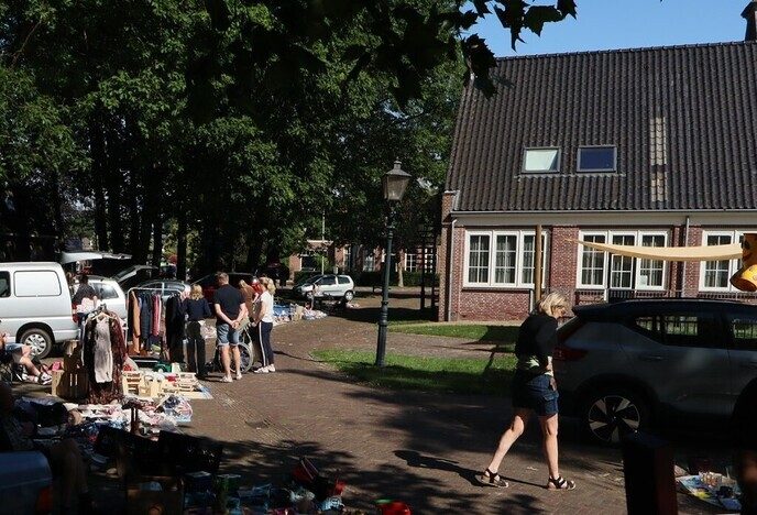 Kleedjesmarkt in Nieuwleusen - Foto: Tygo Bovendorp