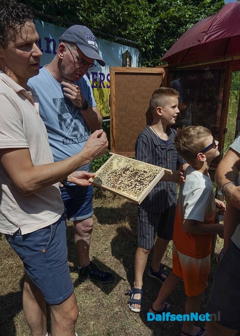 Veel belangstelling tijdens Open Imkerijdag in Nieuwleusen - Foto: Paul Scholten
