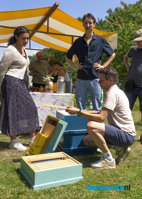 Veel belangstelling tijdens Open Imkerijdag in Nieuwleusen - Foto: Paul Scholten