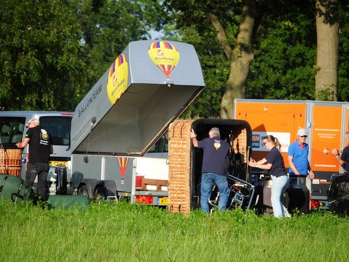 Femmie was op het ballonnenfeestje is Staphorst: nou feestje? - Foto: Femmie Smink