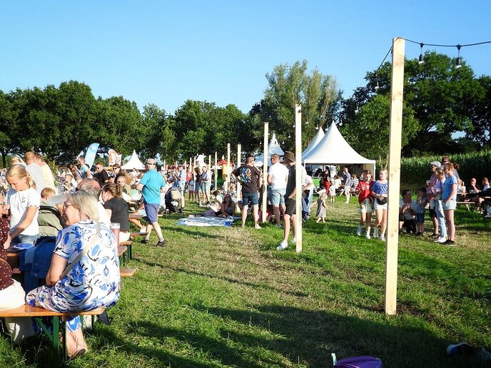 Femmie was op het ballonnenfeestje is Staphorst: nou feestje? - Foto: Femmie Smink