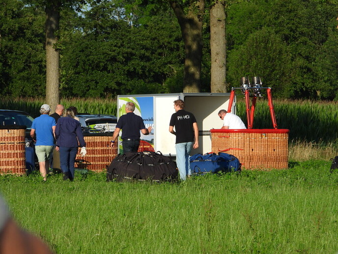 Femmie was op het ballonnenfeestje is Staphorst: nou feestje? - Foto: Femmie Smink