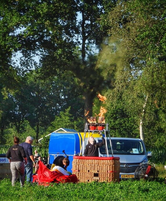 Femmie was op het ballonnenfeestje is Staphorst: nou feestje? - Foto: Femmie Smink