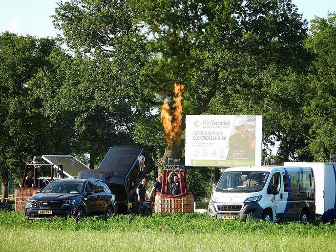 Femmie was op het ballonnenfeestje is Staphorst: nou feestje? - Foto: Femmie Smink