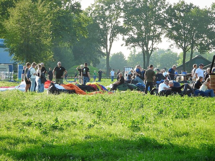 Femmie was op het ballonnenfeestje is Staphorst: nou feestje? - Foto: Femmie Smink