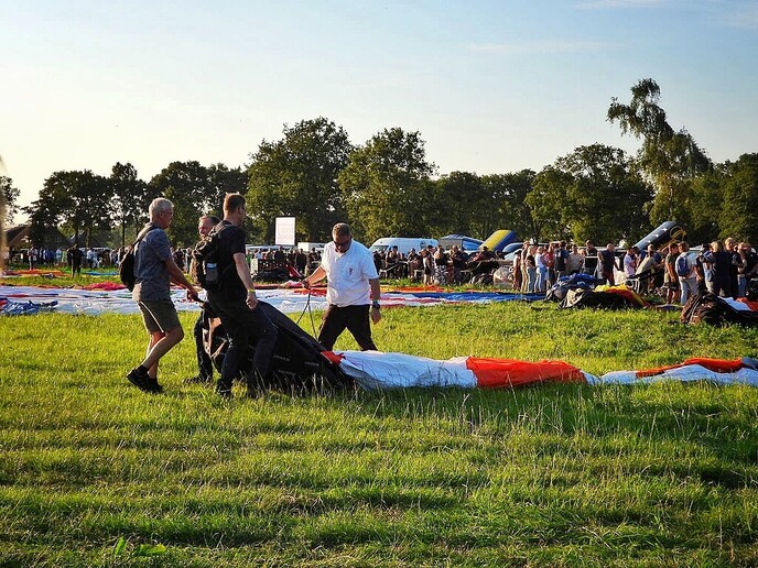 Femmie was op het ballonnenfeestje is Staphorst: nou feestje? - Foto: Femmie Smink