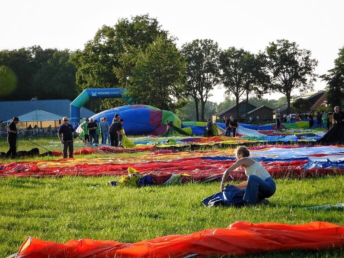 Femmie was op het ballonnenfeestje is Staphorst: nou feestje? - Foto: Femmie Smink