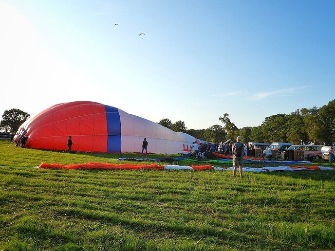 Femmie was op het ballonnenfeestje is Staphorst: nou feestje? - Foto: Femmie Smink