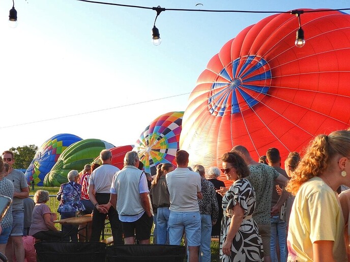 Femmie was op het ballonnenfeestje is Staphorst: nou feestje? - Foto: Femmie Smink