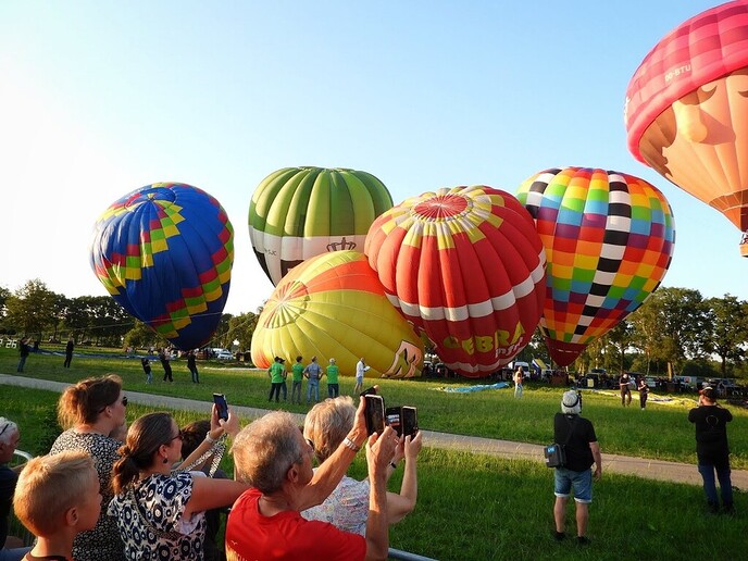 Femmie was op het ballonnenfeestje is Staphorst: nou feestje? - Foto: Femmie Smink