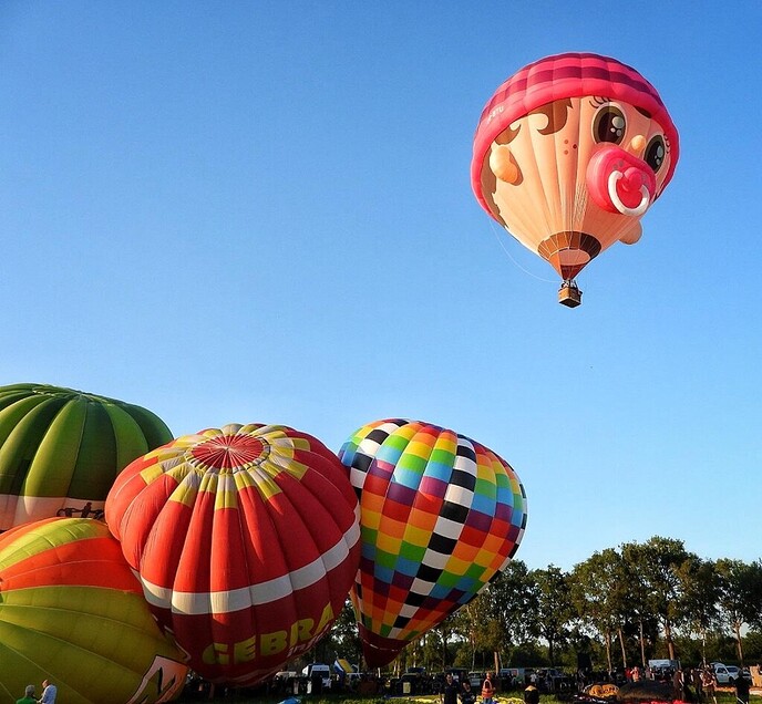Femmie was op het ballonnenfeestje is Staphorst: nou feestje? - Foto: Femmie Smink