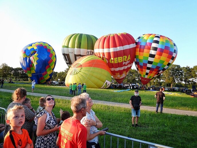 Femmie was op het ballonnenfeestje is Staphorst: nou feestje? - Foto: Femmie Smink