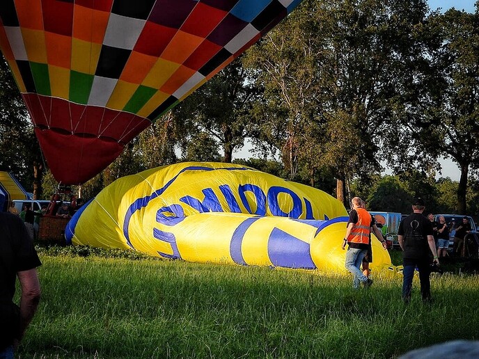 Femmie was op het ballonnenfeestje is Staphorst: nou feestje? - Foto: Femmie Smink