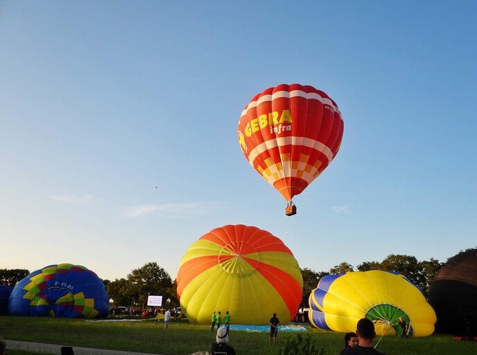 Femmie was op het ballonnenfeestje is Staphorst: nou feestje? - Foto: Femmie Smink