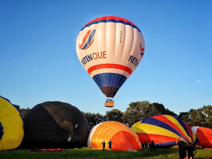 Femmie was op het ballonnenfeestje is Staphorst: nou feestje? - Foto: Femmie Smink