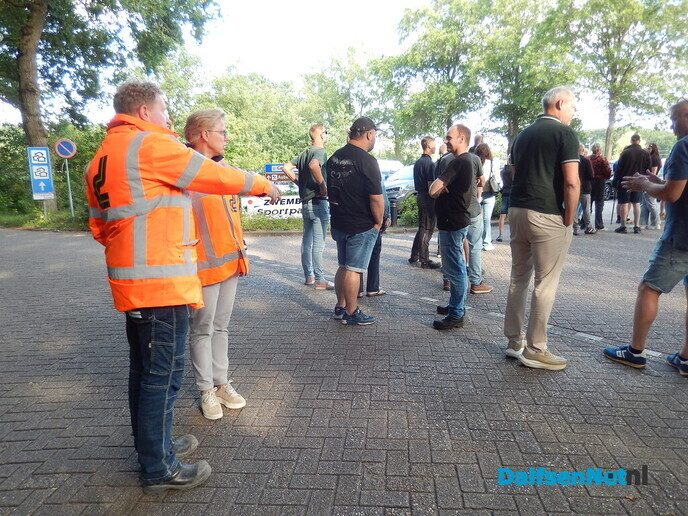 Zéér grote belangstelling bij de kaartverkoop voor Normaal - Foto: Willy