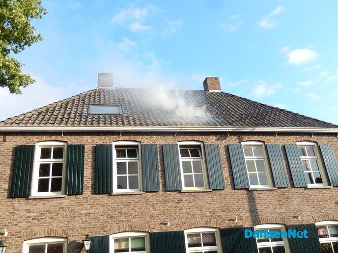 Veel rook uit voormalig Chinees restaurant aan Kerkplein - Foto: Willy