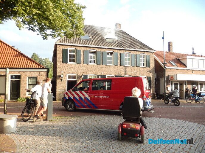 Veel rook uit voormalig Chinees restaurant aan Kerkplein - Foto: Willy