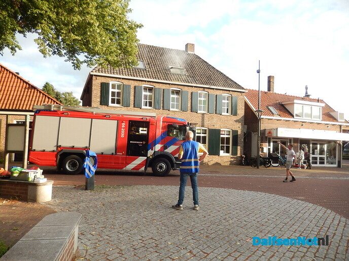 Veel rook uit voormalig Chinees restaurant aan Kerkplein - Foto: Willy