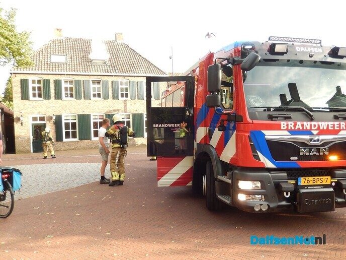 Veel rook uit voormalig Chinees restaurant aan Kerkplein - Foto: Willy