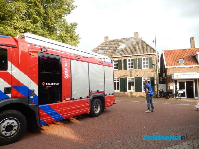 Veel rook uit voormalig Chinees restaurant aan Kerkplein - Foto: Willy