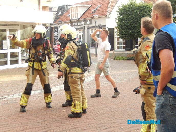 Veel rook uit voormalig Chinees restaurant aan Kerkplein - Foto: Willy