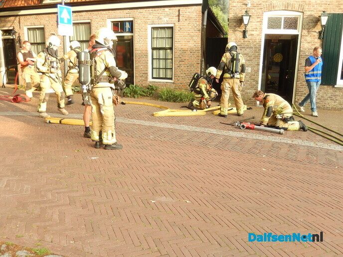 Veel rook uit voormalig Chinees restaurant aan Kerkplein - Foto: Willy