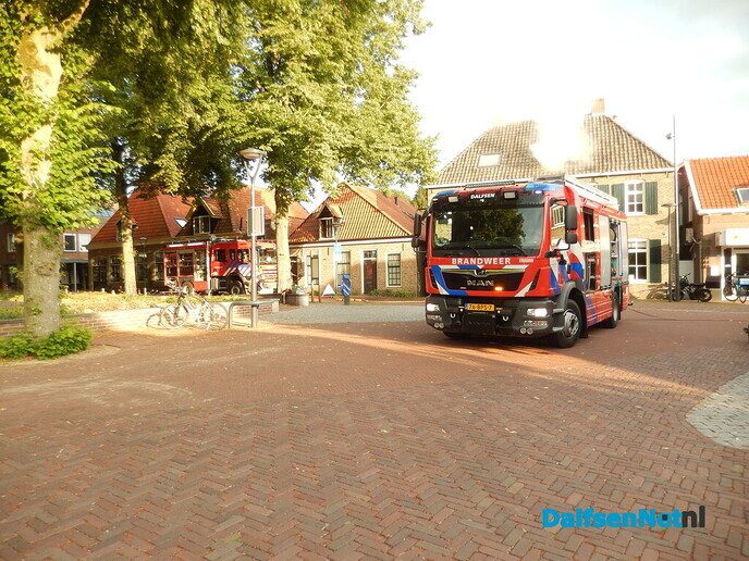Veel rook uit voormalig Chinees restaurant aan Kerkplein - Foto: Willy