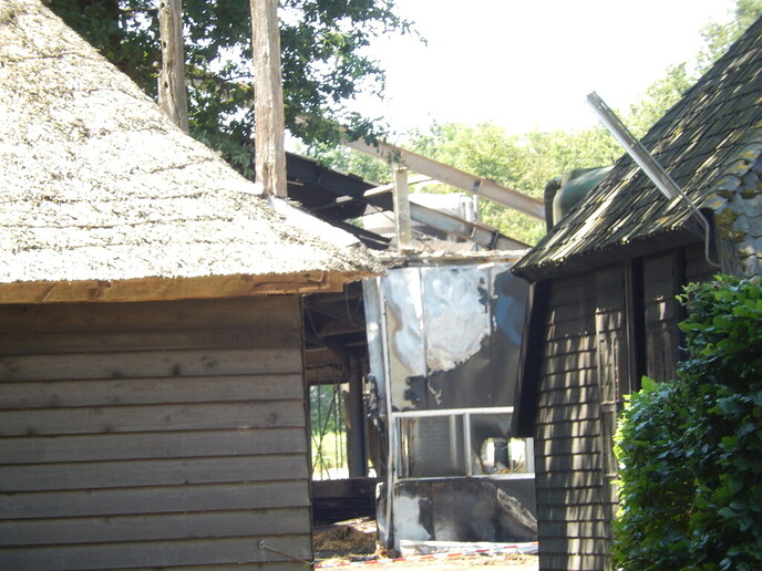 Grote brand bij agrarisch bedrijf Aalshorsterpad - Foto: Ingezonden foto