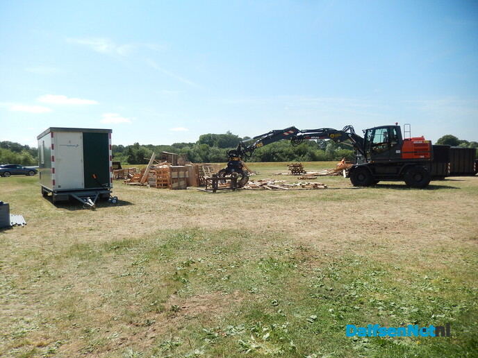 Herman heeft de grootste schik op zijn shovel - Foto: Willy