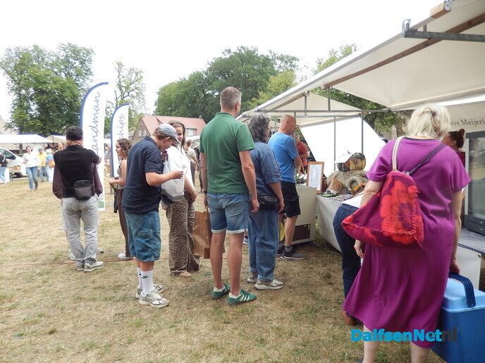 Zoals verwacht: Boerenmarkt Vilsteren weer beregezellig - Foto: Willy