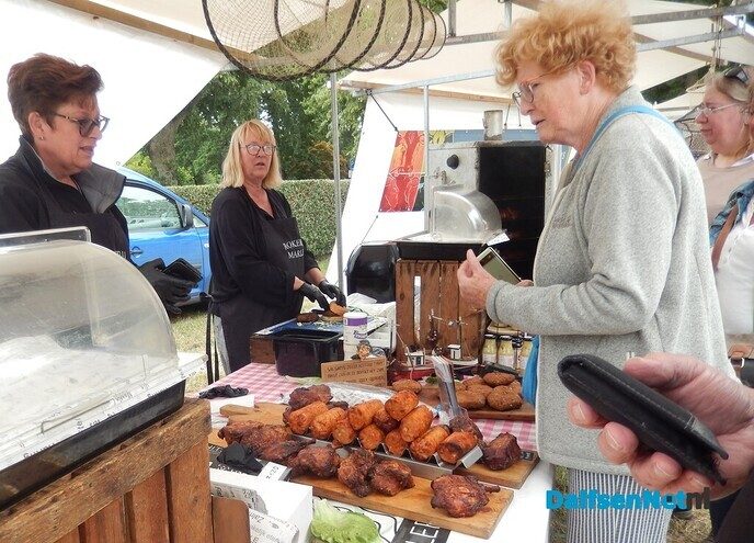 Zoals verwacht: Boerenmarkt Vilsteren weer beregezellig - Foto: Willy