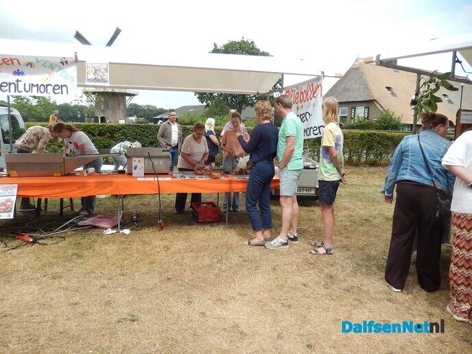Zoals verwacht: Boerenmarkt Vilsteren weer beregezellig - Foto: Willy