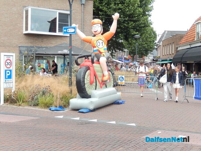 Blauwe bogen en een natte boxe - Foto: Willy