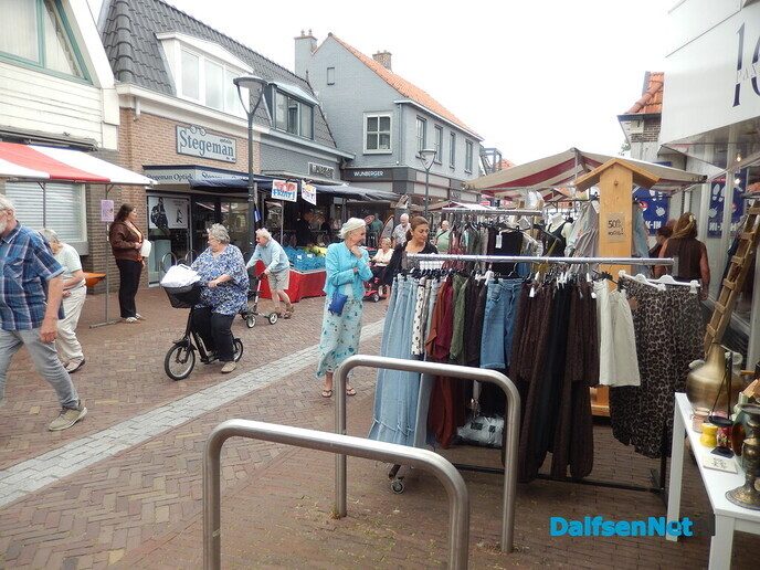 Blauwe bogen en een natte boxe - Foto: Willy